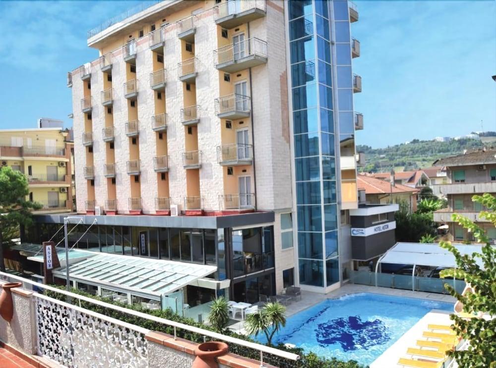 Hotel Astor Alba Adriatica Eksteriør bilde