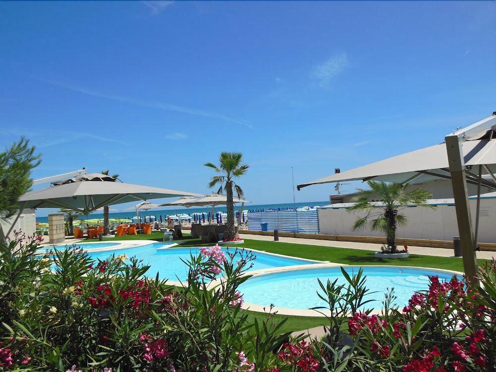 Hotel Astor Alba Adriatica Eksteriør bilde