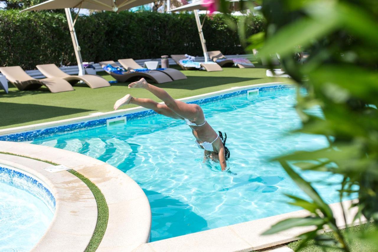 Hotel Astor Alba Adriatica Eksteriør bilde