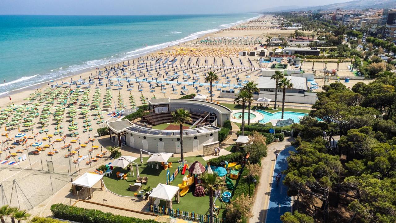 Hotel Astor Alba Adriatica Eksteriør bilde