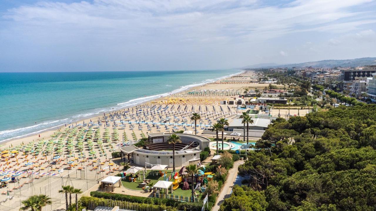 Hotel Astor Alba Adriatica Eksteriør bilde
