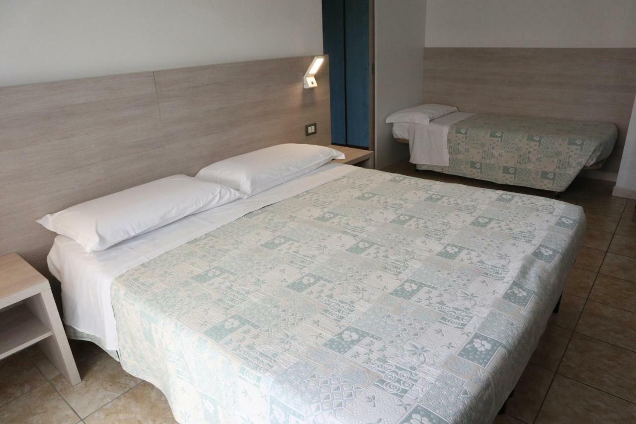 Hotel Astor Alba Adriatica Eksteriør bilde